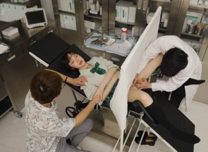 Bác sĩ lén lút quan hệ với bệnh nhân khi đang khám xét