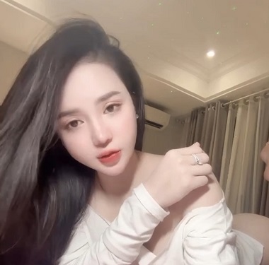 Chu Thúy Quỳnh quyến rũ mà vẫn nóng bỏng