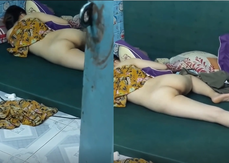 Xem bướm em gái tắm không đóng cửa